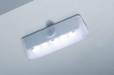 長寿命で取り替えの手間を削減するLED庫内灯