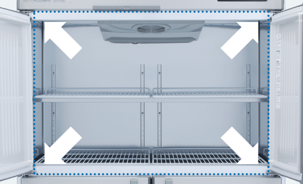 ドアや開口部に出っぱりがなく、庫内広々