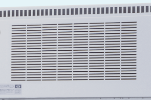 省スペースタイプの前吸い込み・前吐き出し仕様。