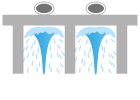 冷却された製氷室に水を噴射